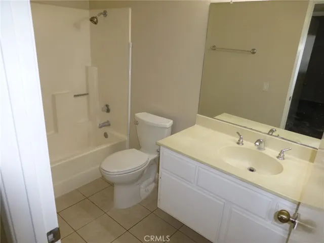 Hall bath with tub/shower