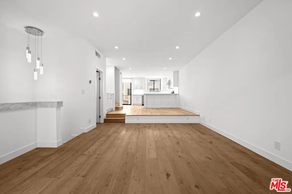 8611 Burton Way 15, Los Angeles, California 90048 — photo 4