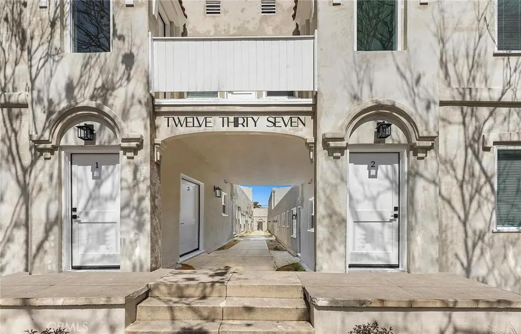 1237 E 1st 8