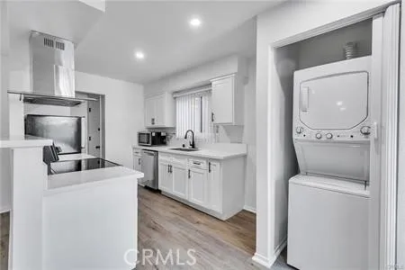 625 Orizaba 6, Long Beach, California 90814 — photo 5