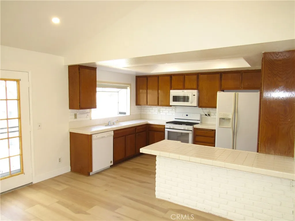 1099 W Ontario, Corona, California 92882 — photo 5