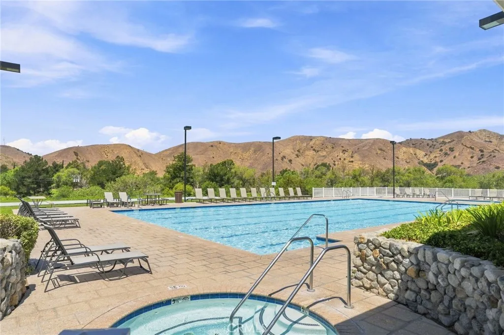 Green River’s extensive resort-style amenities, including a Junior Olympic swimming pool and spa overlooking the surrounding hills Green River’s extensive resort-style amenities, including a Junior Olympic swimming pool and spa overlooking the surrounding hills
