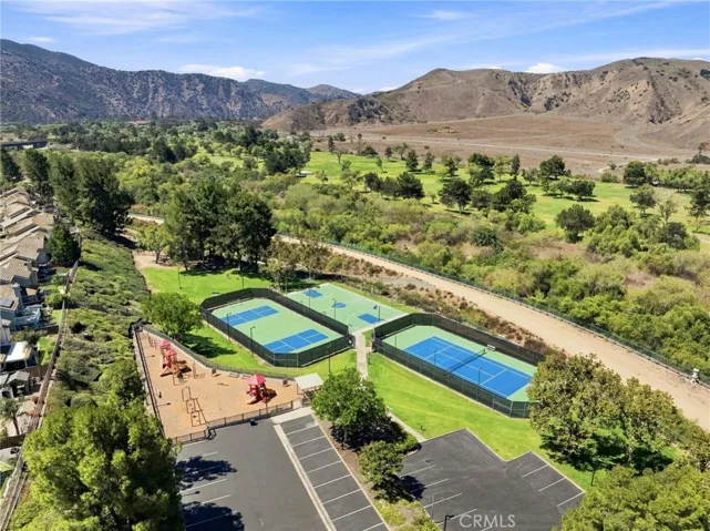 Community sports courts include tennis, racquetball and pickleball courts.