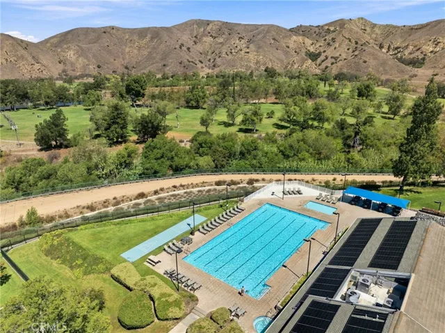 Green River’s extensive resort-style amenities, including a Junior Olympic swimming pool and spa overlooking the surrounding hills