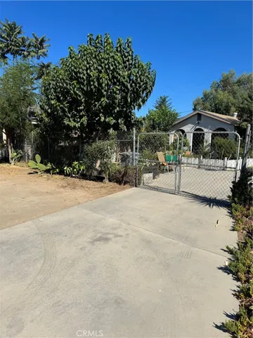 174 E 11th, Perris, California 92570 — photo 4