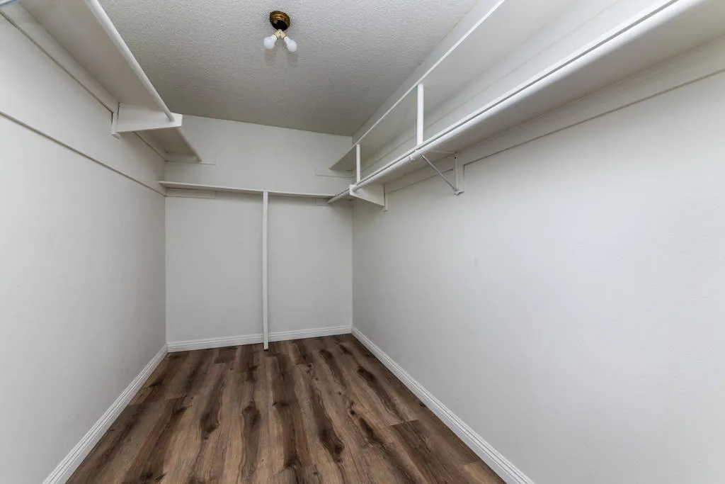 3961 Via Marisol25