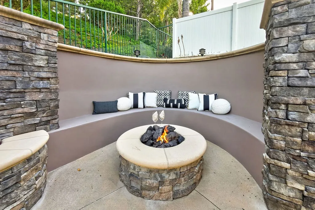 Gas firepit with room for the neighbors