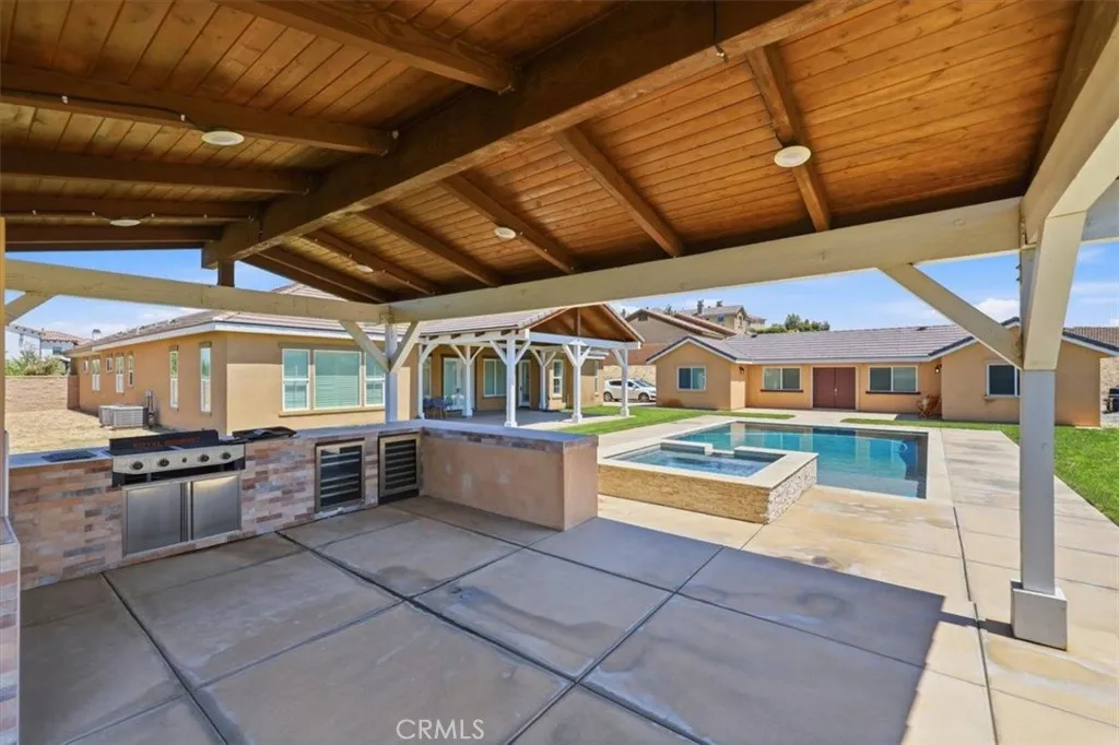 Outdoor kitchen