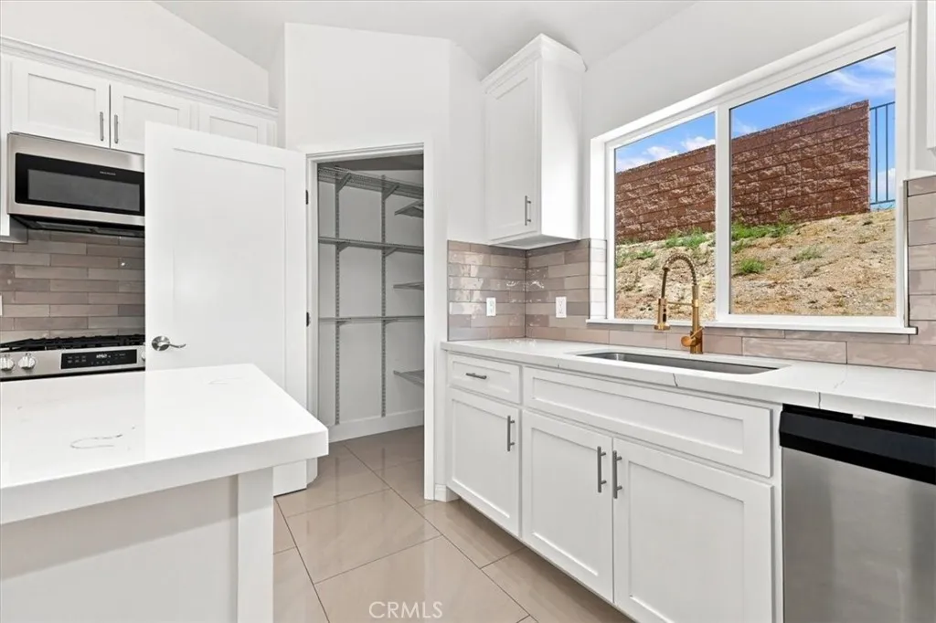 Casita/ADU-kitchen and walk-in pantry