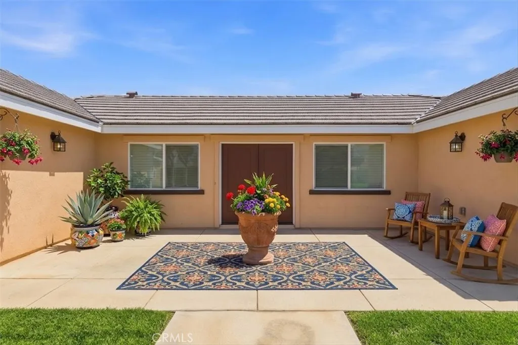 Virtually enhanced-2BR Casita/ADU entrance porch