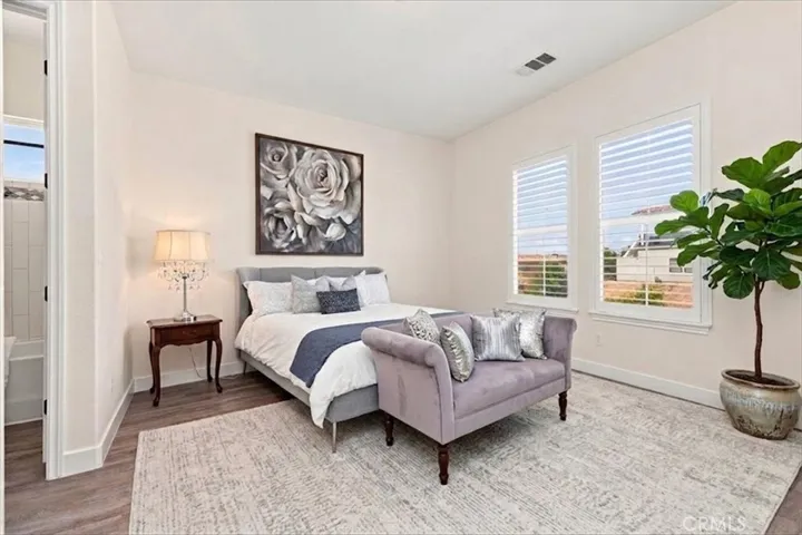 Virtually enhanced-bedroom 4
