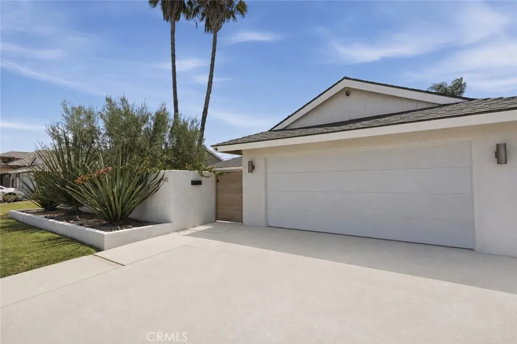 9412 Nautilus Drive, Huntington Beach, California 92646 — photo 4