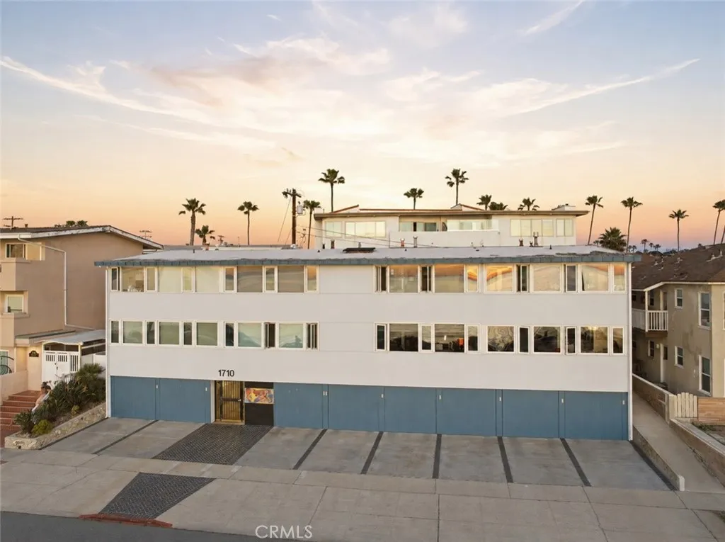 1710 Esplanade E