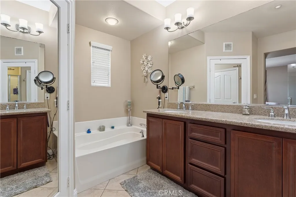 Master Bathroom Master Bathroom