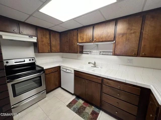 18617 Clark Street 4, Tarzana, California 91356 — photo 5