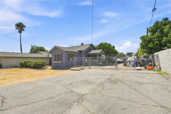 9606 Palmetto, Fontana, California 92335 — photo 4