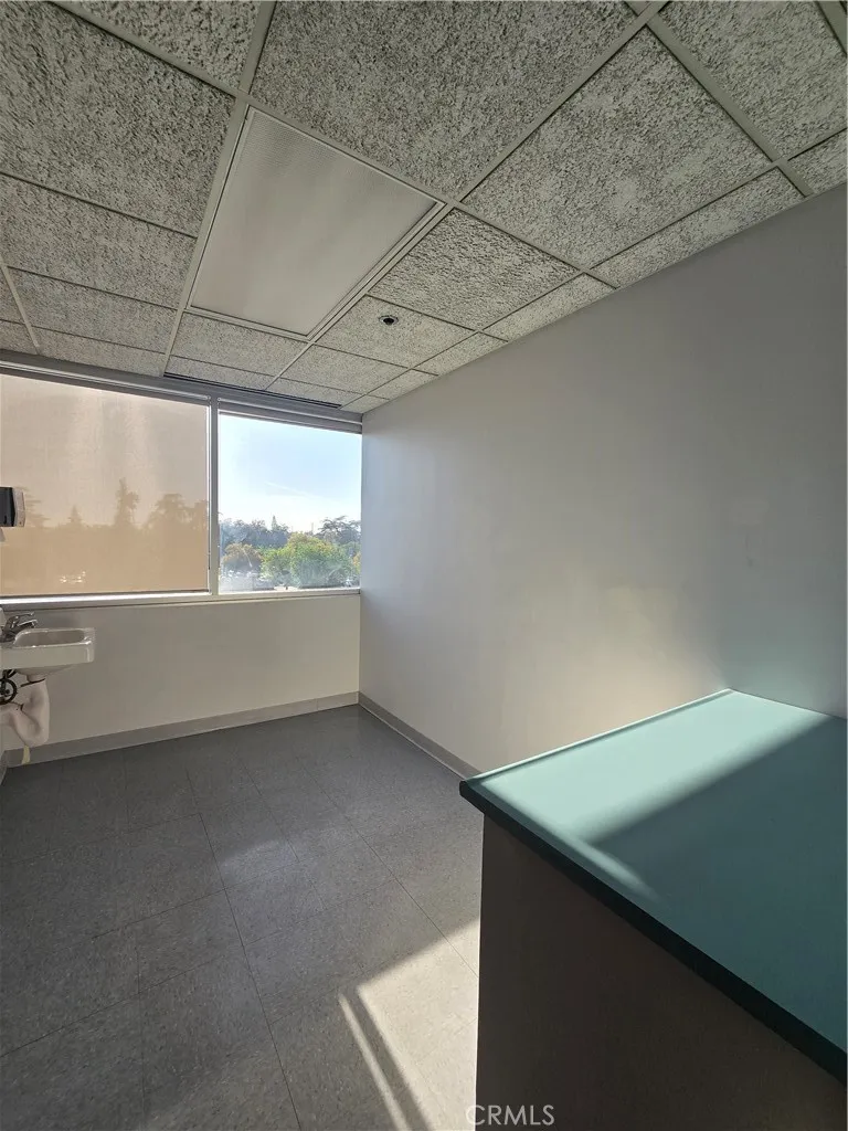 315 N 3rd Avenue 304, Covina, California 91723 — photo 5