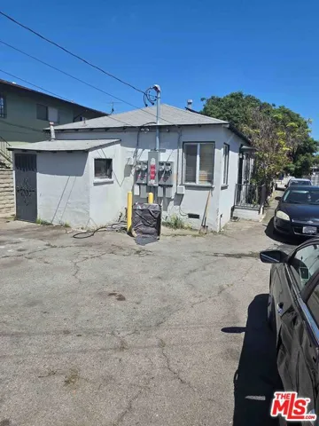 Ext Rear & Driveway