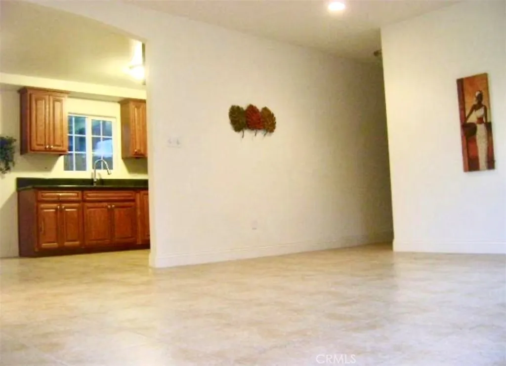 Photo was taken before tenant moved in