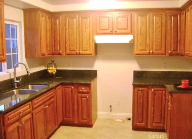 Photo was taken before tenant moved in