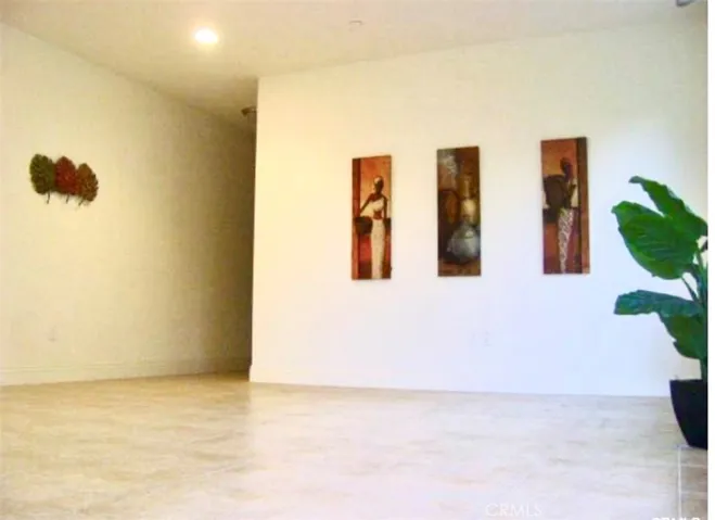 Photo was taken before tenant moved in