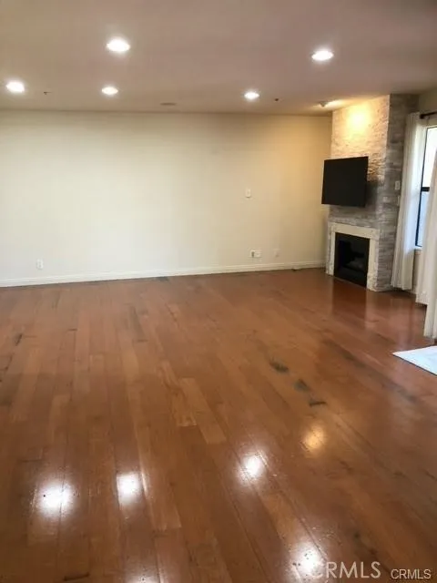 950 Cagney Ln