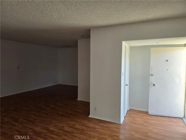 7549 Lexington Avenue 19, West Hollywood, California 90046 — photo 4