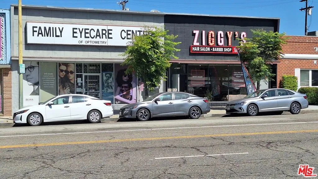 8733 La Tijera Blvd
