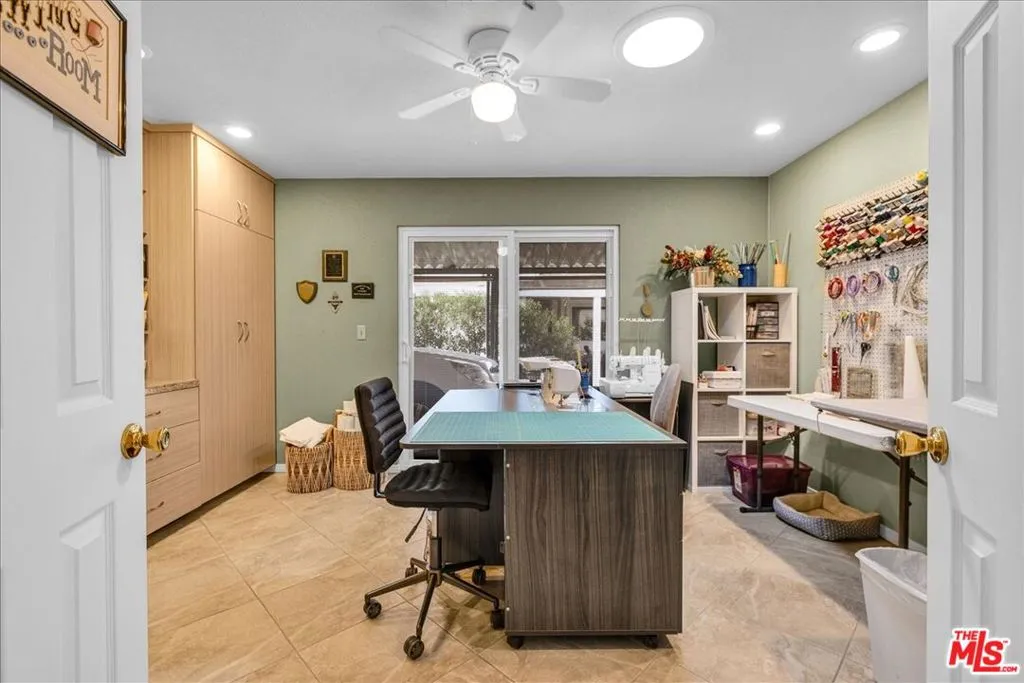 Functional Office / Den