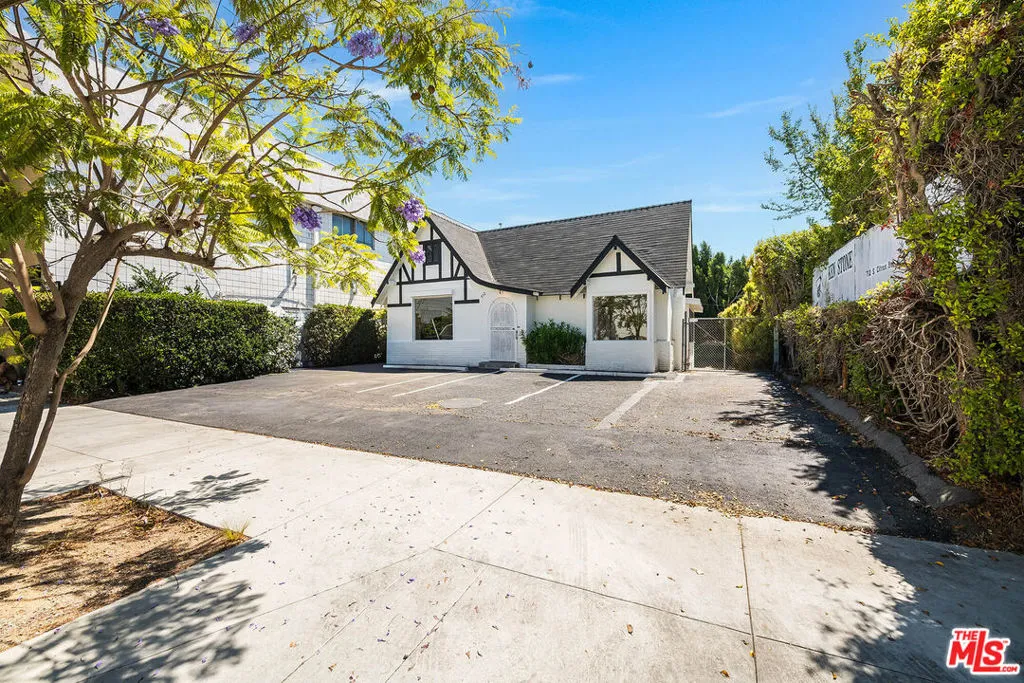 712 S Citrus Ave