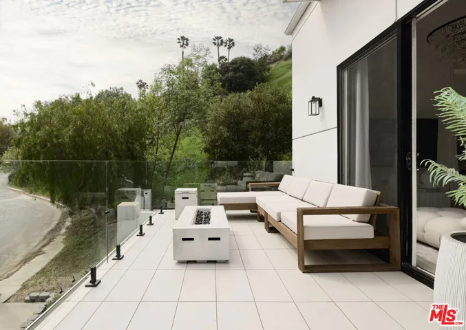 4967 Llano Drive, Woodland Hills, California 91364 — photo 5