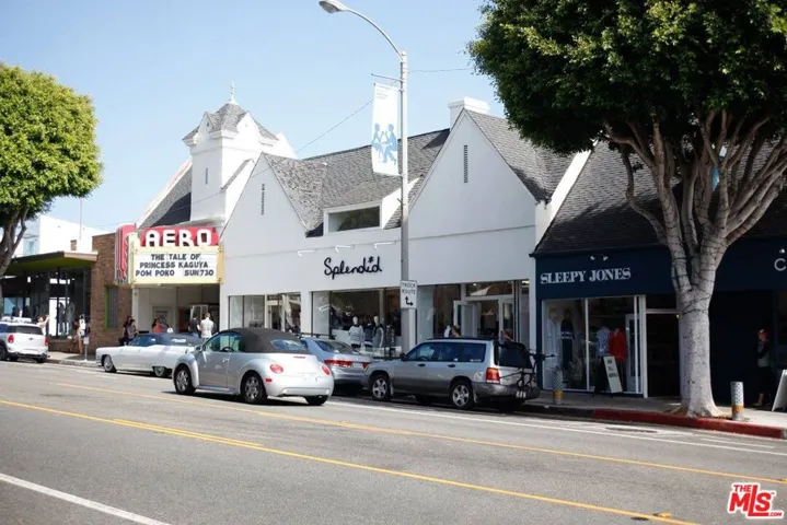 Montana Ave Shops,Cafe's