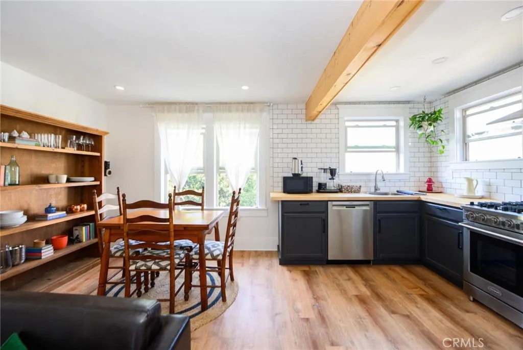 451 W 10th