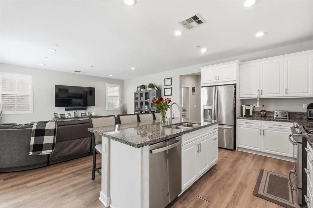 2044 Avenida Andanza
