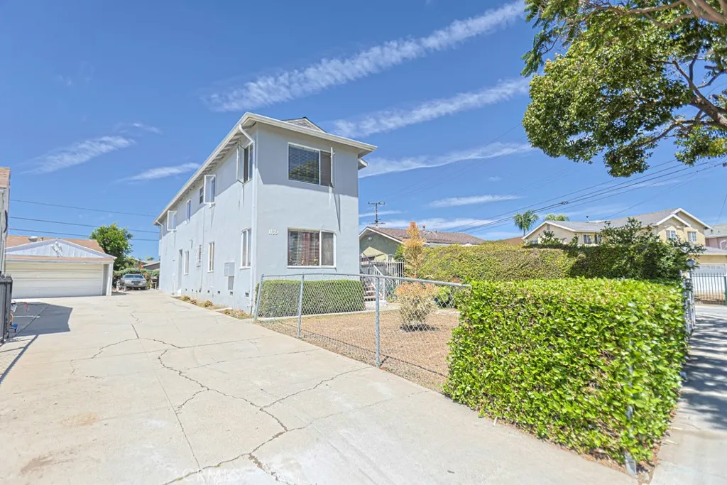 1139 E 67th St