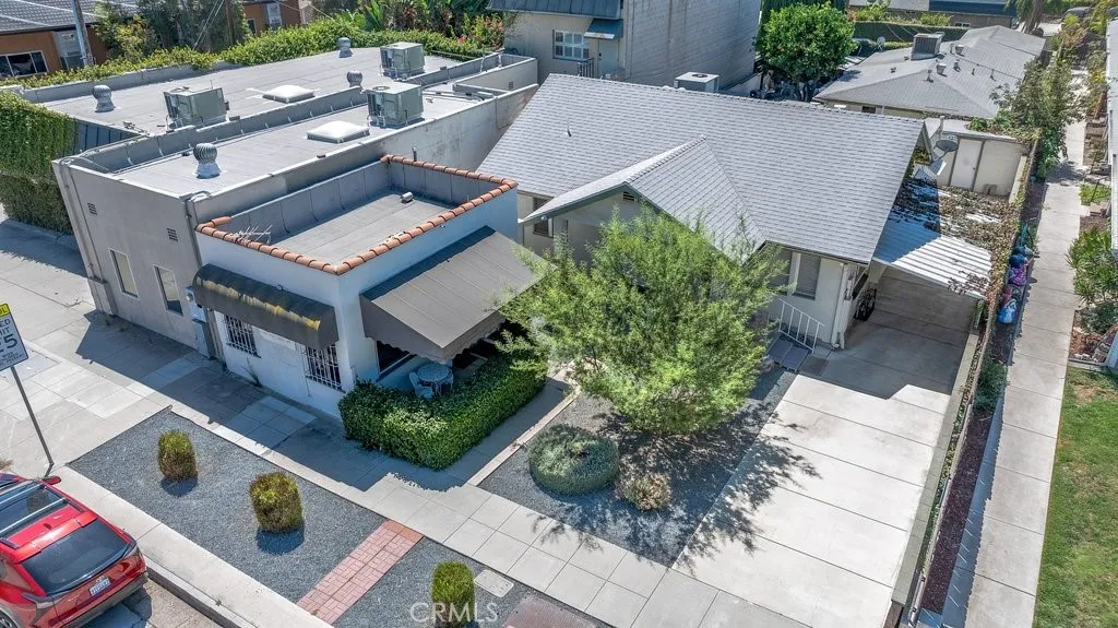 2056 E Villa