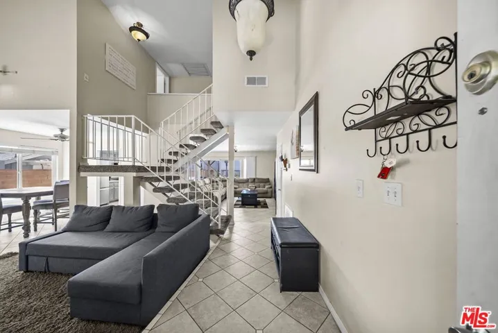 15362 Rhododendron Drive, Santa Clarita, California 91387 — photo 4
