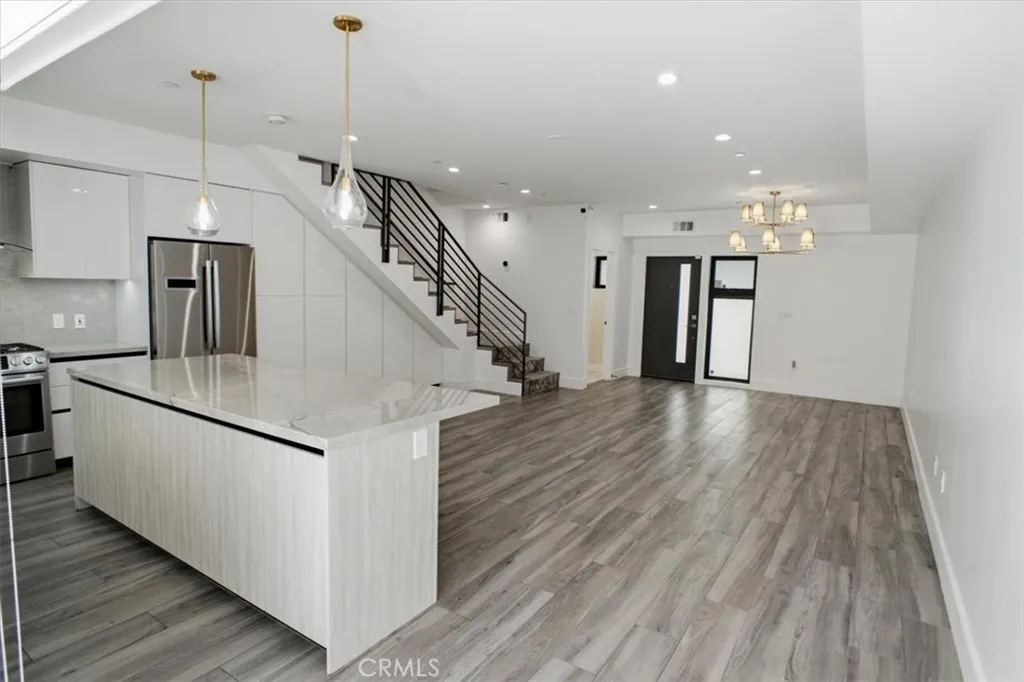 829 N Martel, Los Angeles, California 90046 — photo 5