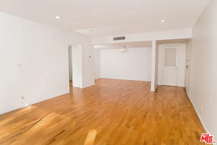 416 N Oakhurst Drive 107, Beverly Hills, California 90210 — photo 5