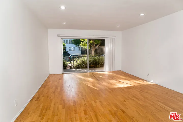 416 N Oakhurst Drive 107, Beverly Hills, California 90210 — photo 4