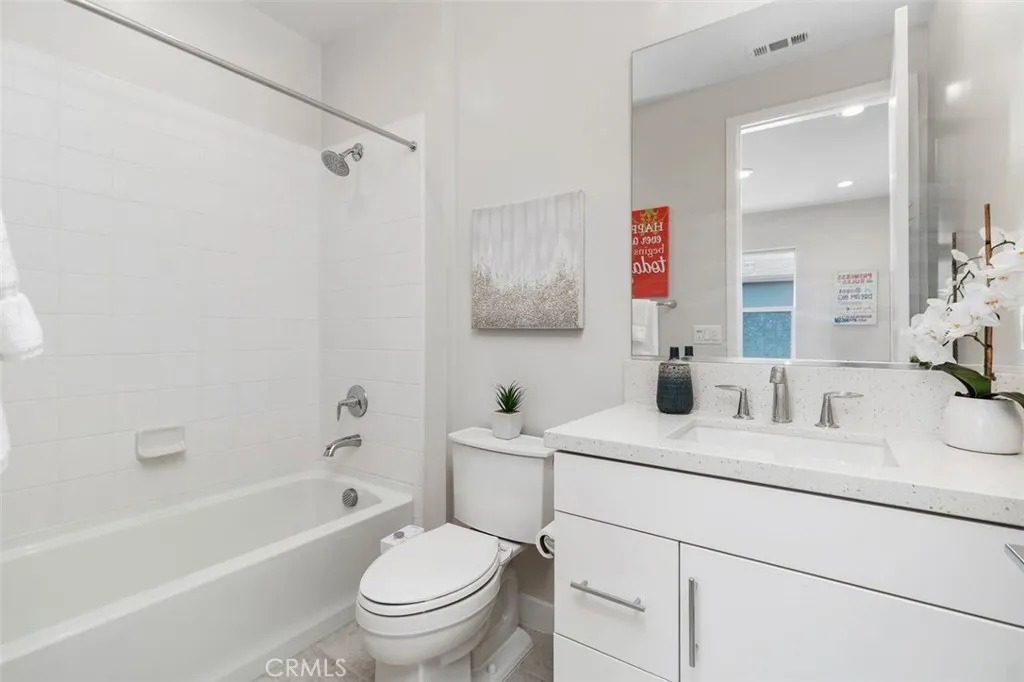 Downstairs full bathroom