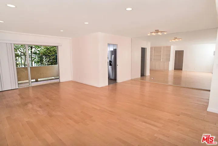 416 N Oakhurst Drive 103, Beverly Hills, California 90210 — photo 4
