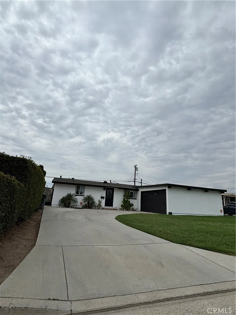 1221 N Aldenville
