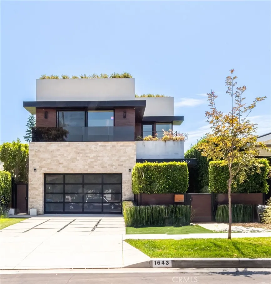 1643 S Carmelina