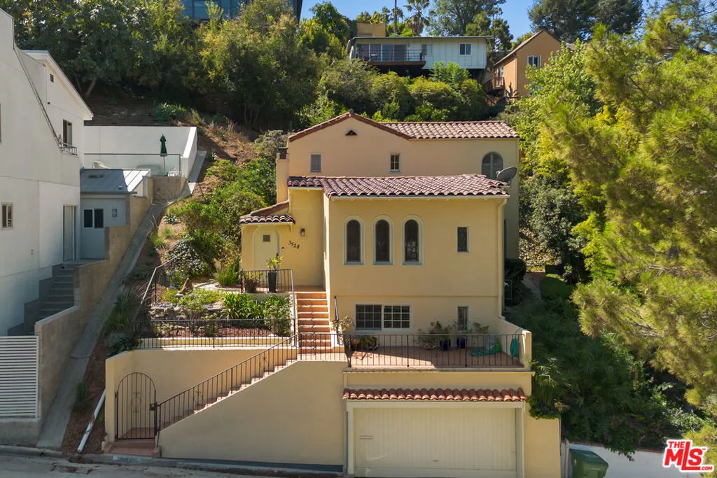 3528 Fernwood Ave