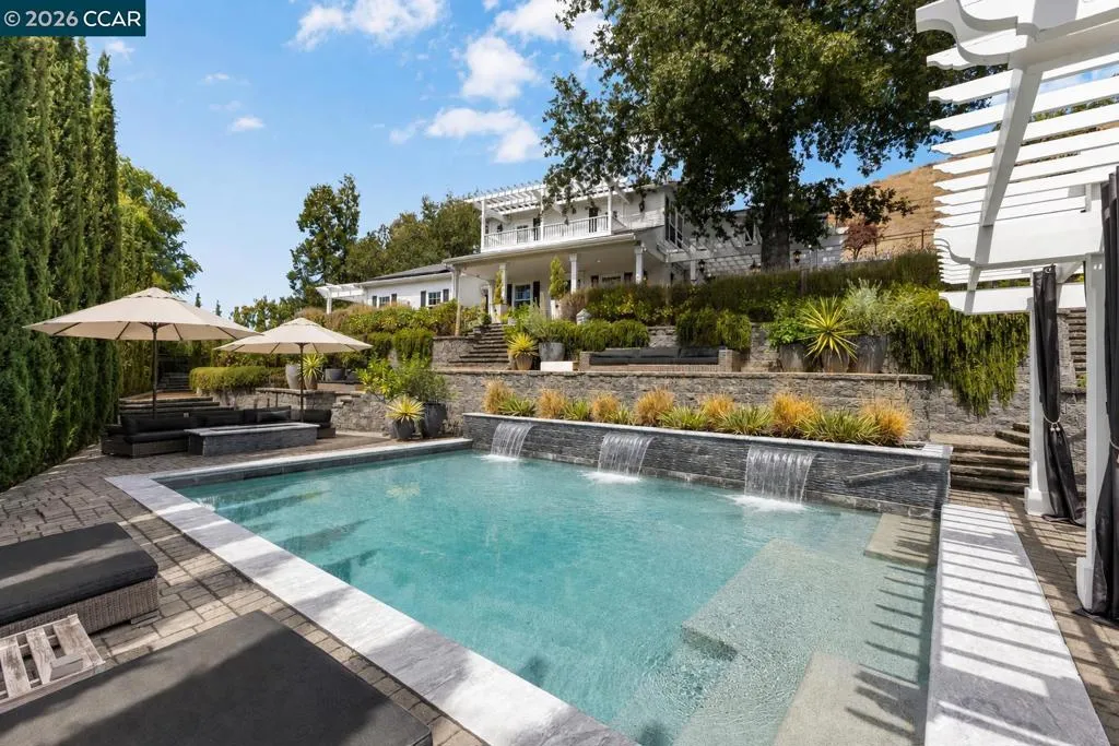 950 Country Ln
