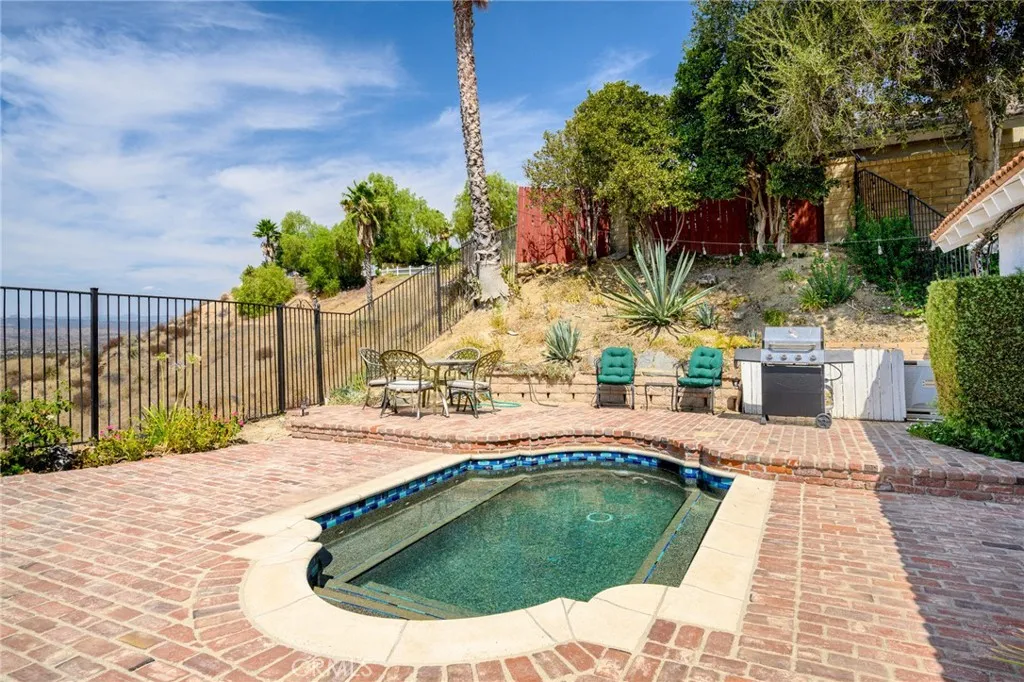 Large spa/pool Large spa/pool