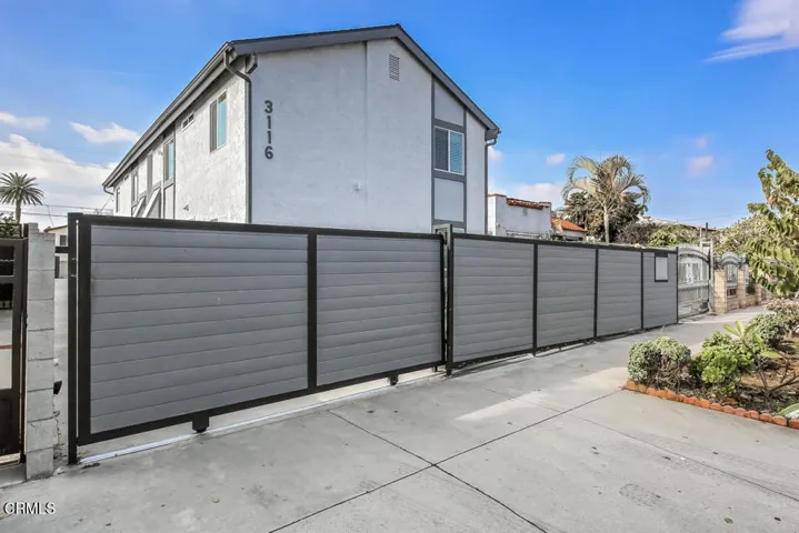 01 entrance gate MLS SIZE