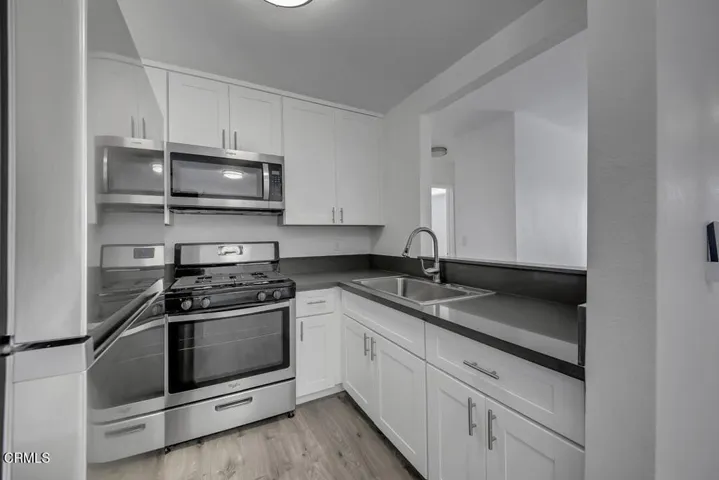 29 apt 4 kitchen MLS SIZE