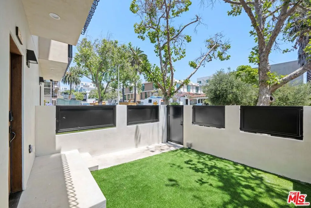 837 2 N Detroit Street, Los Angeles, California 90046 — photo 4